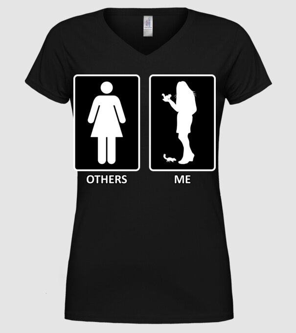 Others vs. Me (nő) - mókus minta fekete pólón