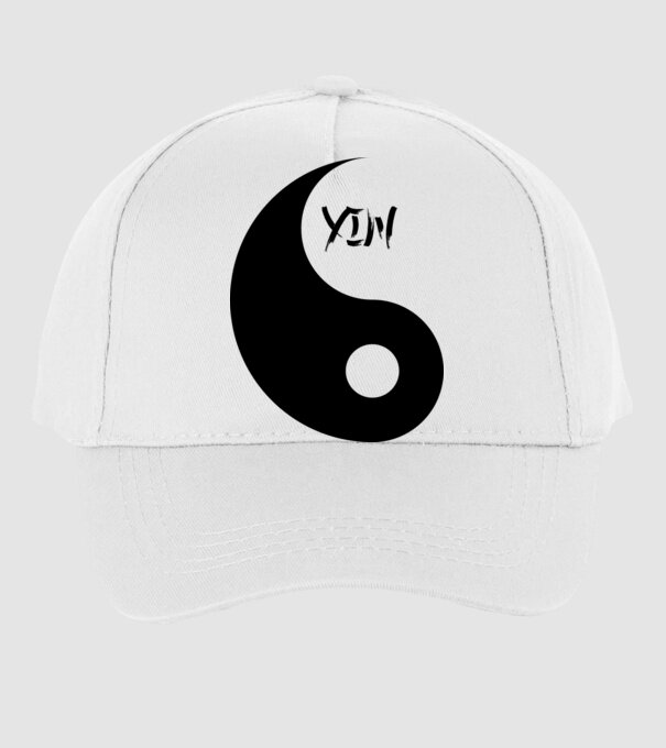 Yin minta fehér pólón