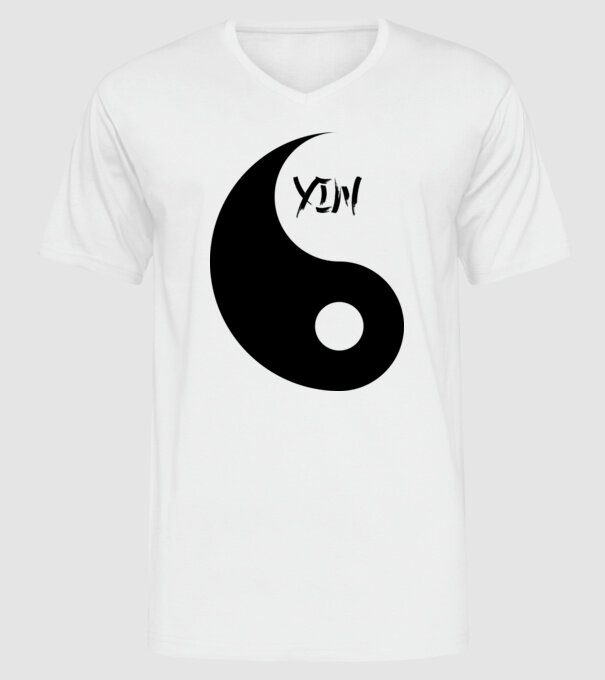 Yin minta fehér pólón