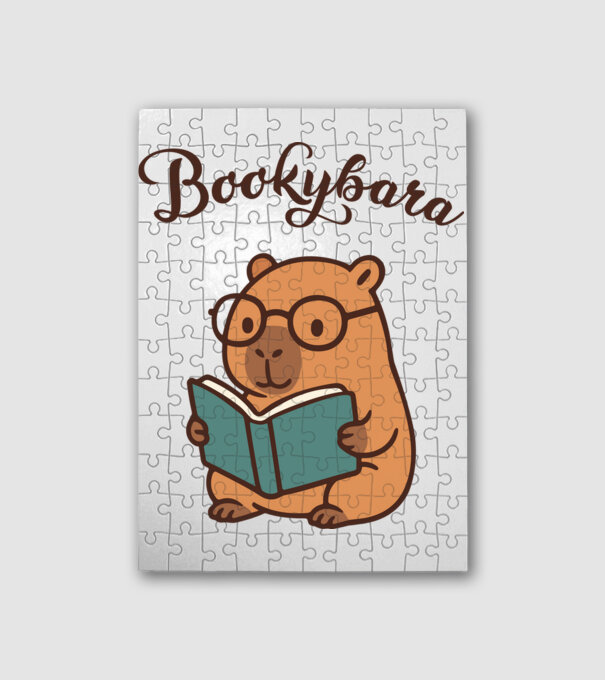 Bookybara minta fehér pólón