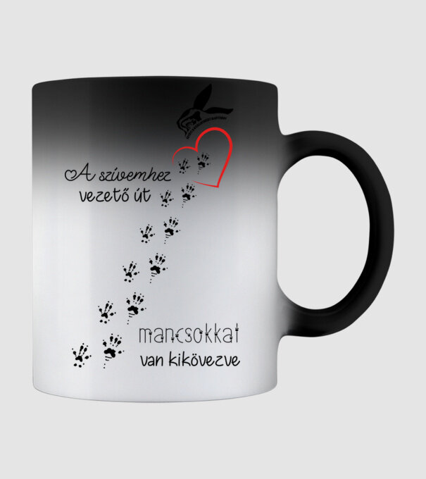 A szívemhez vezető út mancsokkal van kikövezve (fekete) minta fekete pólón