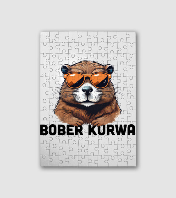 Bober Kurwa minta fehér pólón
