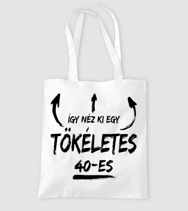 Így néz ki egy tökéletes 40-es - fekete minta fehér pólón