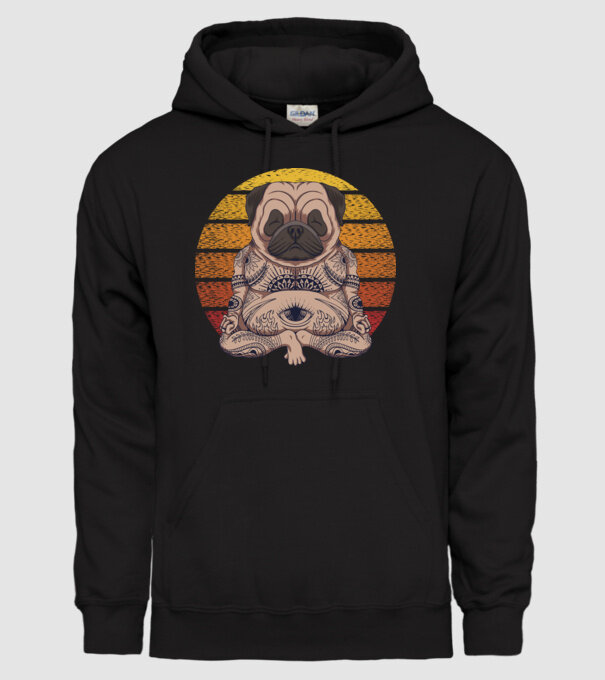 Pug Yoga minta fekete pólón
