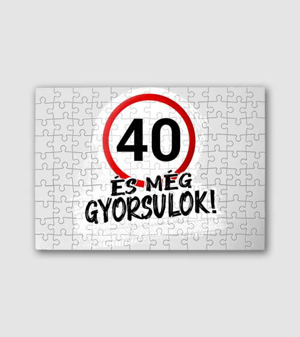 40 és még gyorsulok - tábla - fehér minta fehér pólón