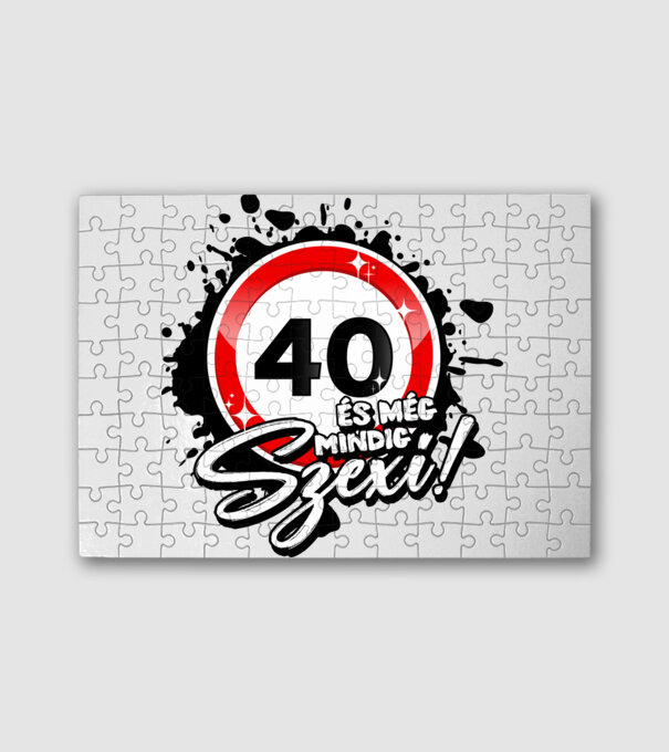 40 és még mindig szexi! minta fehér pólón