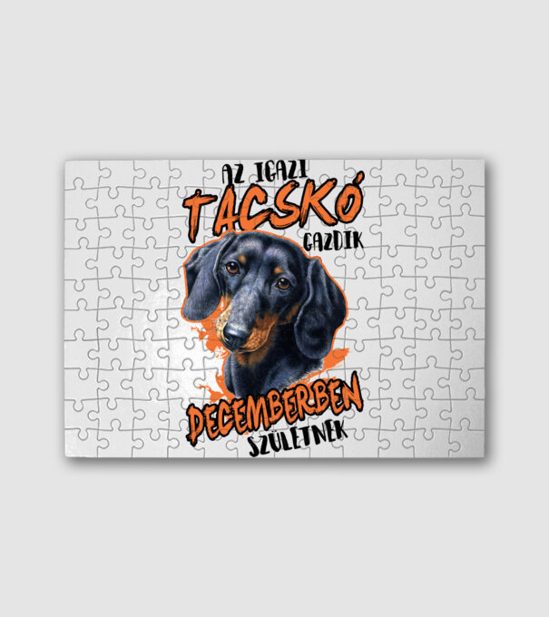 Tacskó Decemberben minta fehér pólón