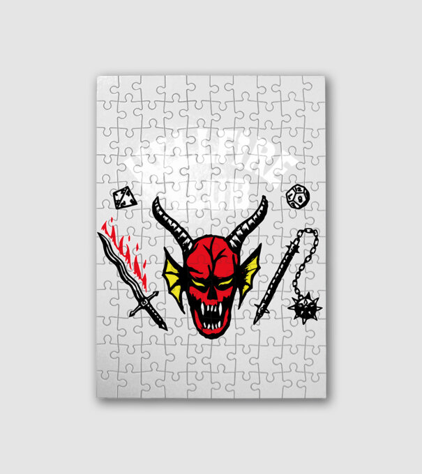 Stranger Things - Hellfire Club - feketére minta fehér pólón