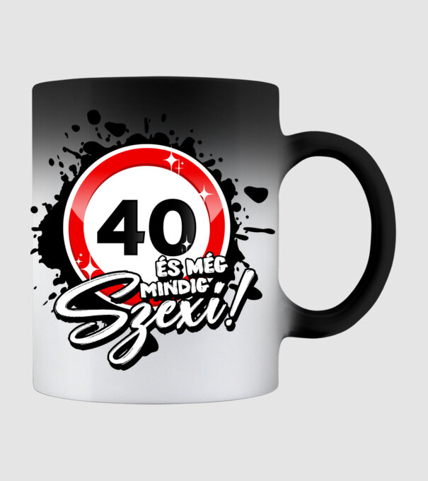 40 és még mindig szexi! minta fekete pólón