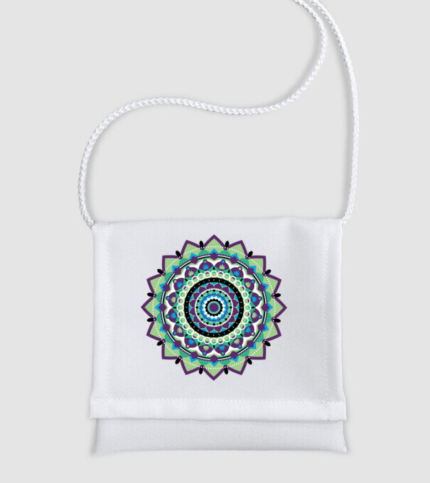 Zöld kék lila mandala minta fehér pólón