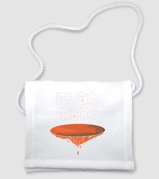 Lapos mars minta fehér pólón
