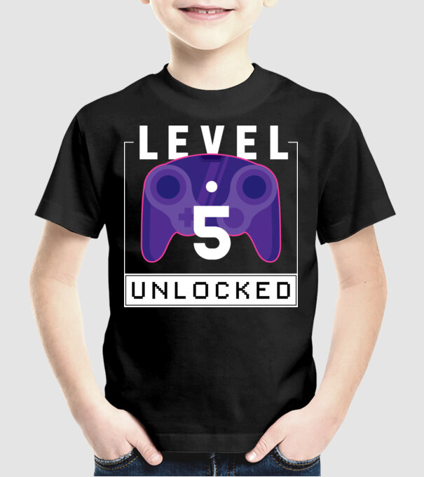 Level 5 Unlocked Gamer Születésnap minta fekete pólón