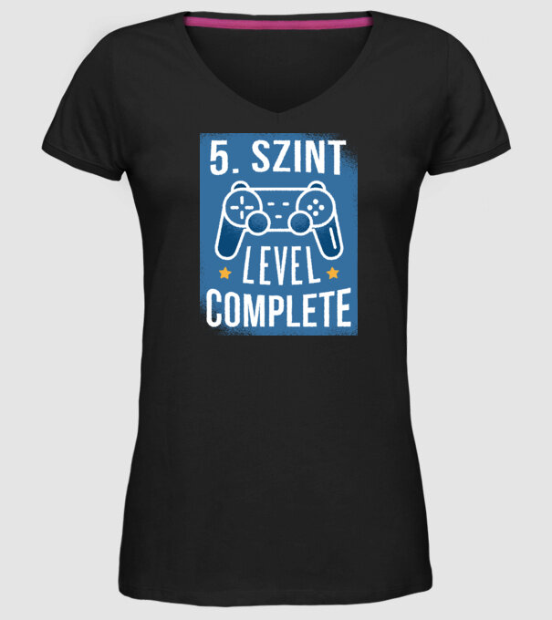 5. szint level completed minta fekete pólón