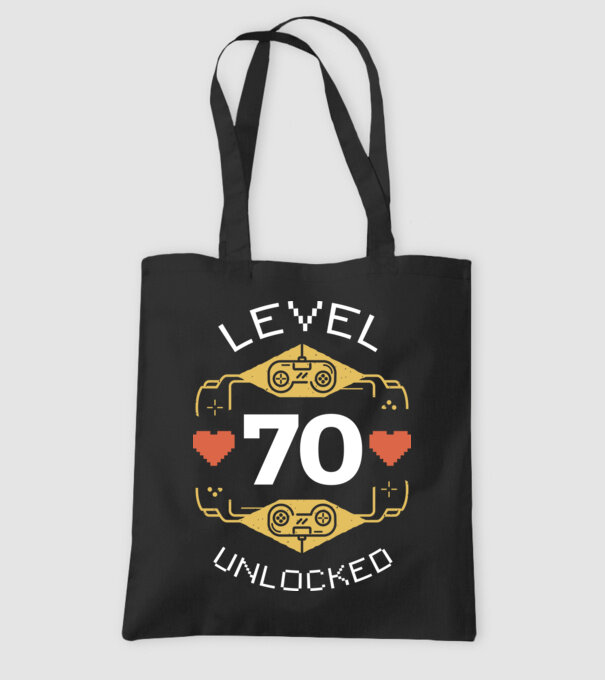 Level 70 Unlocked Gamer póló minta fekete pólón