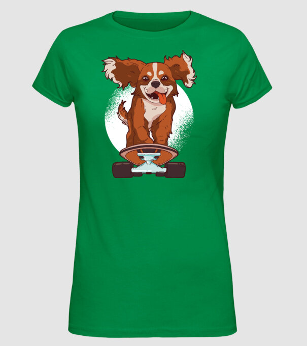 Gördeszkás Cavalier King Spániel minta zöld pólón