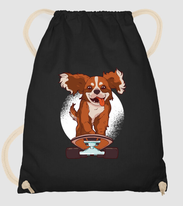 Gördeszkás Cavalier King Spániel minta fekete pólón