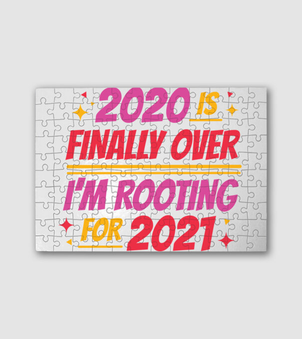 2020-nak végre vége minta fehér pólón