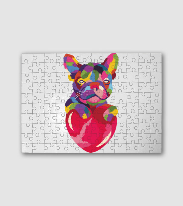 Színes Bulldog minta fehér pólón