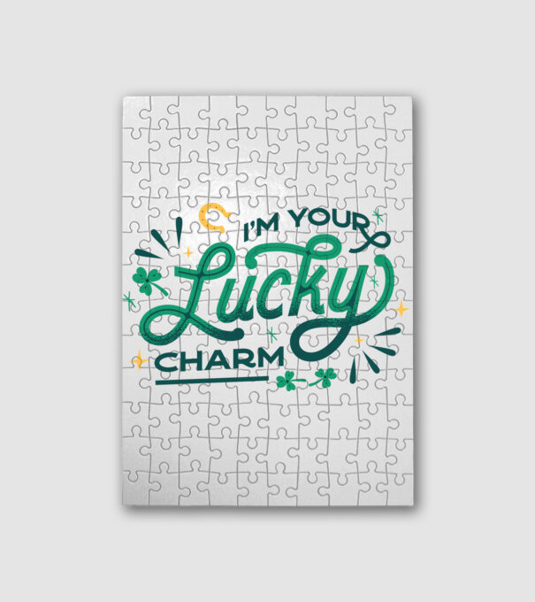 Lucky charm minta fehér pólón