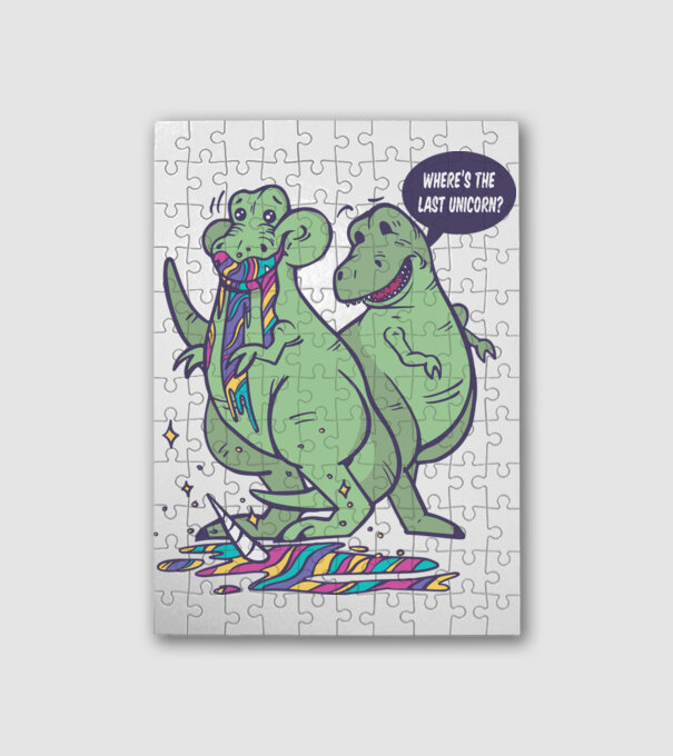 T-rex megette az Unikornist minta fehér pólón