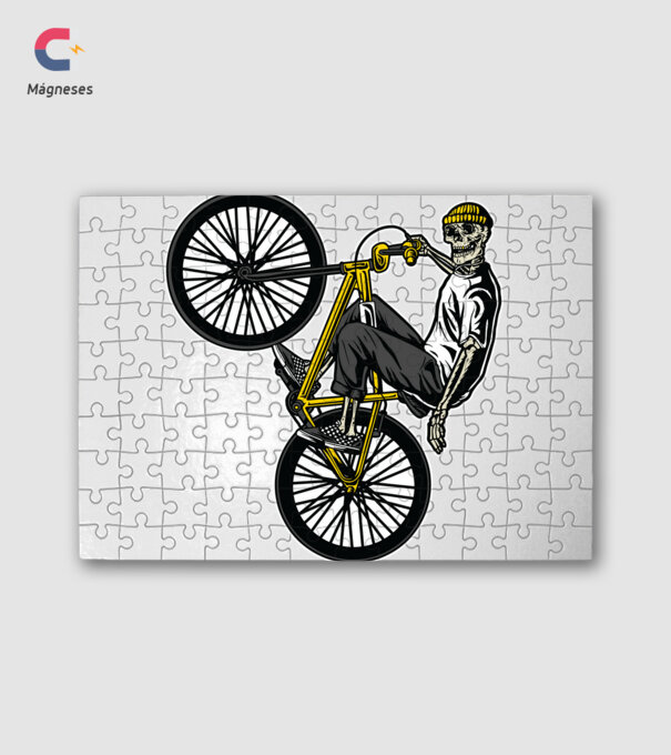 Csontváz BMX minta fehér pólón