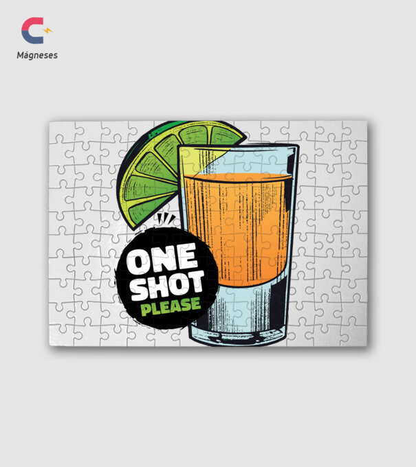 Tequila shot minta fehér pólón