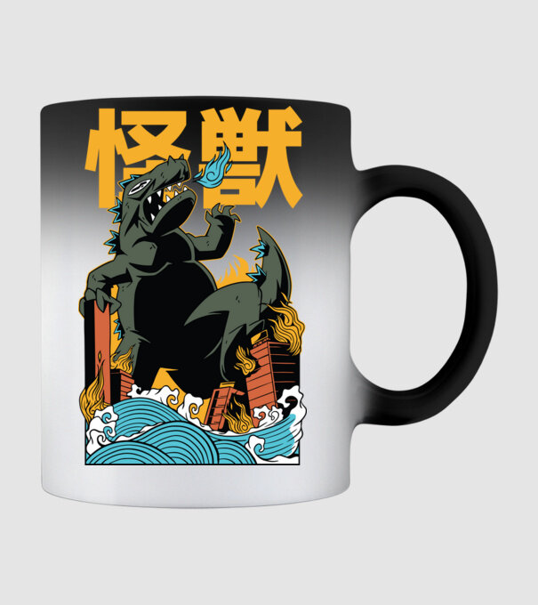 Kaiju minta fekete pólón