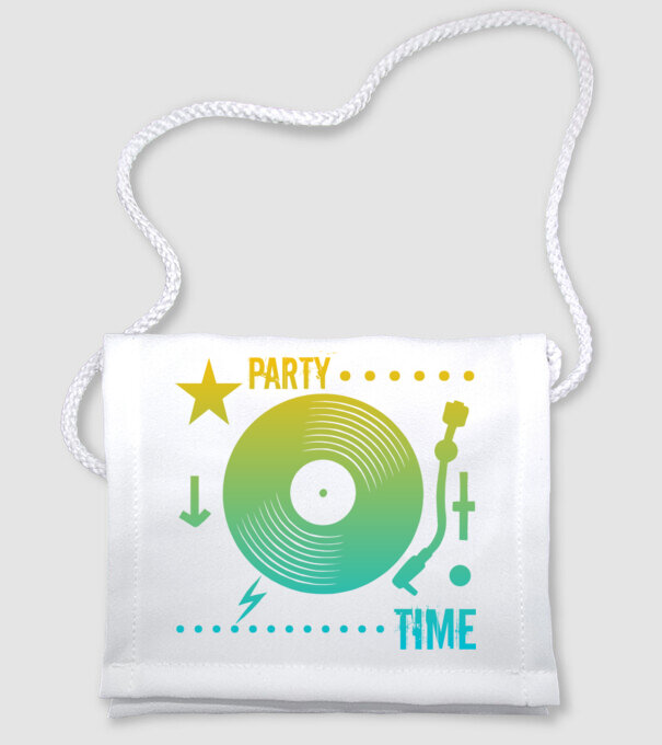 Dj minta fehér pólón