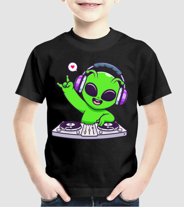 Dj minta fekete pólón