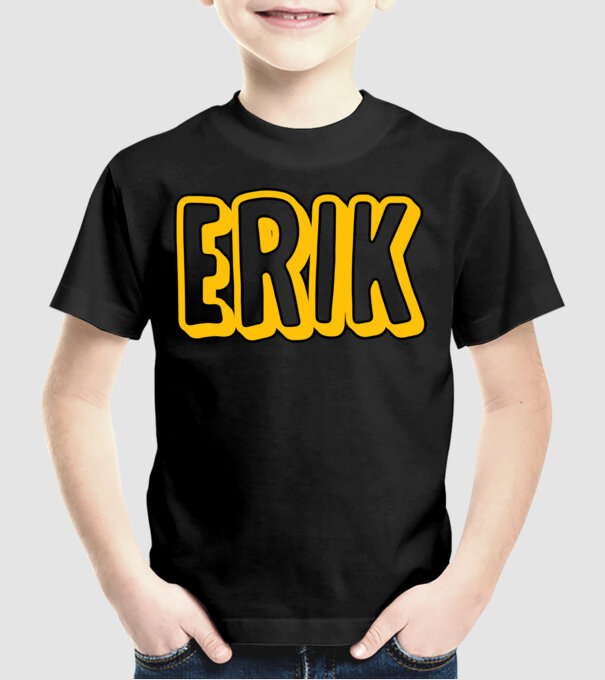 Erik minta fekete pólón