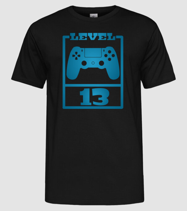 level 13 minta fekete pólón