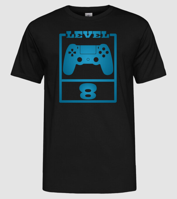 level 8 minta fekete pólón