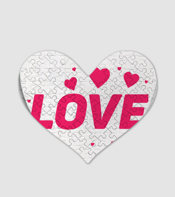 Love minta fehér pólón
