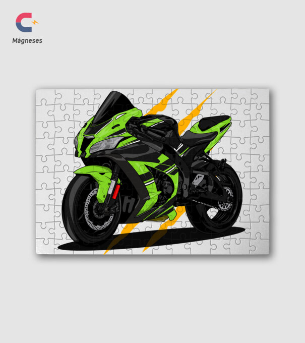 Sport motor minta fehér pólón