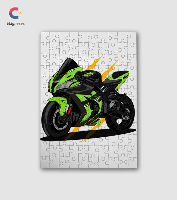 Sport motor minta fehér pólón