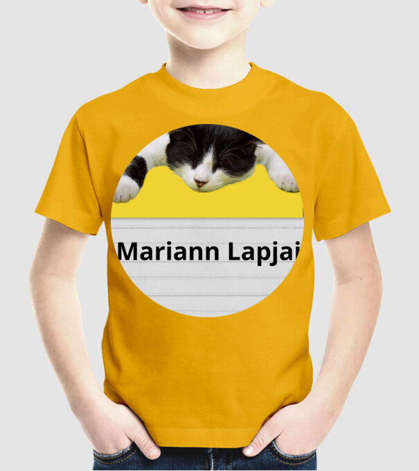 Mariann Lapjai minta sárga pólón