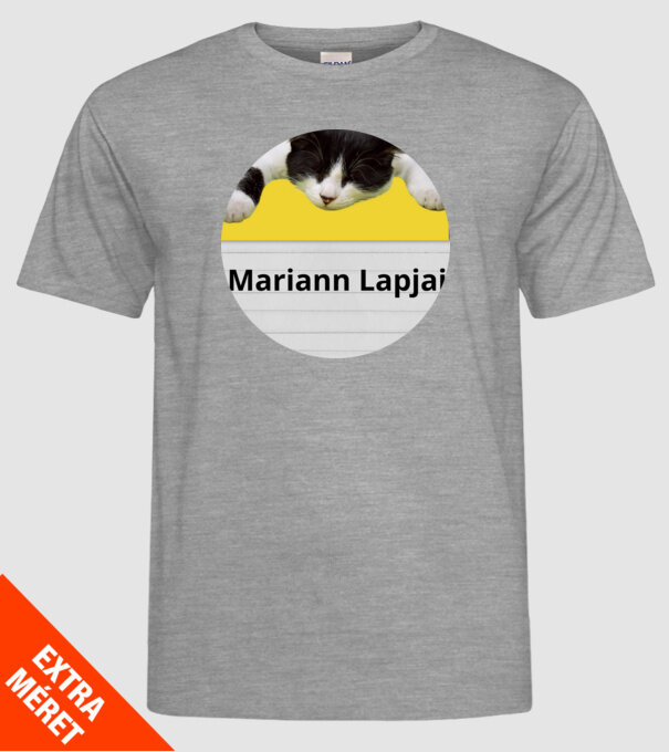 Mariann Lapjai minta szürke pólón