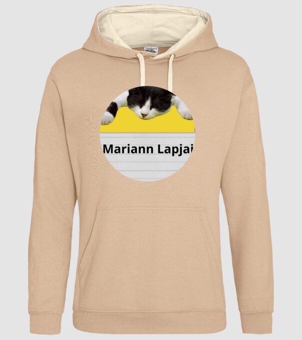 Mariann Lapjai minta homokszín pólón