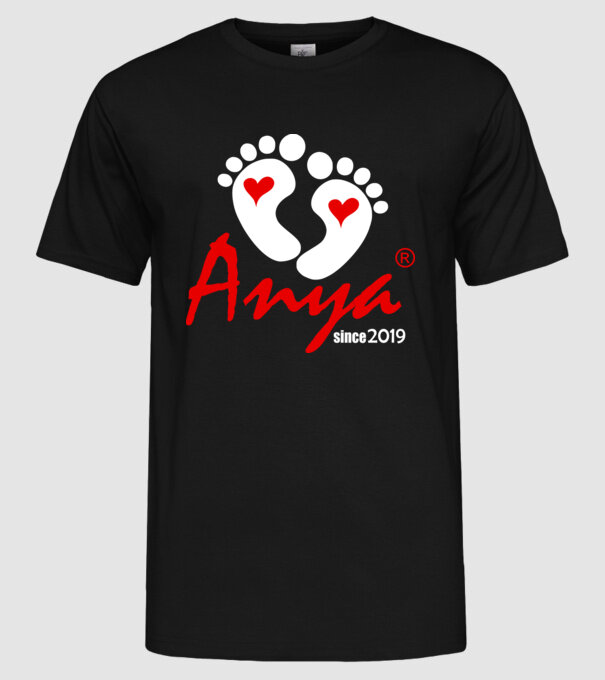 Anya since 2019 minta fekete pólón