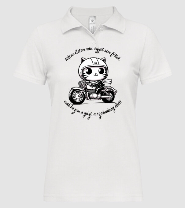 Motoros minta fehér pólón