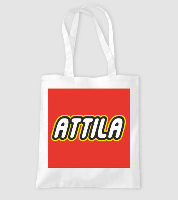 Attila minta fehér pólón