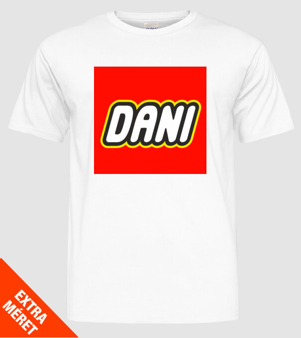 Dani minta fehér pólón