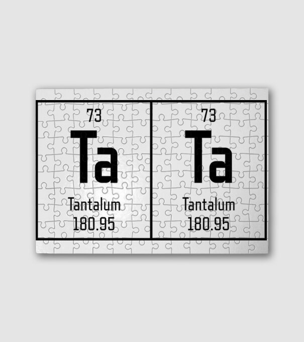 TaTa minta fehér pólón