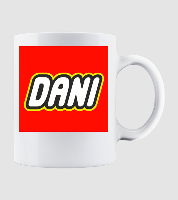 Dani minta fehér pólón