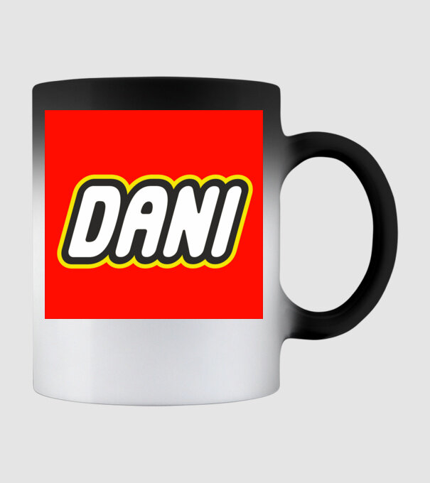Dani minta fekete pólón