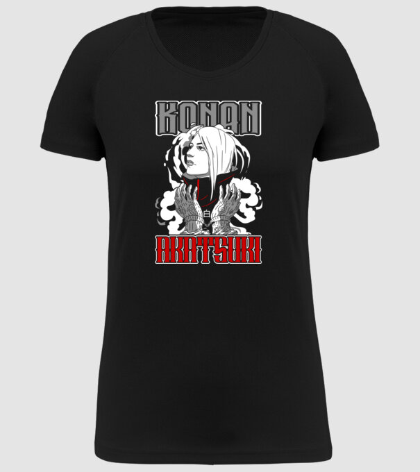 Konan minta fekete pólón