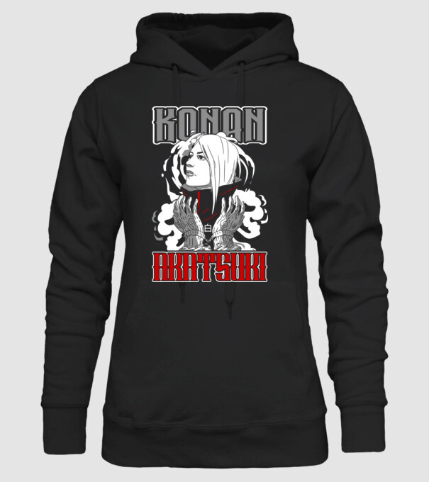 Konan minta fekete pólón