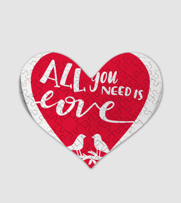 All you need is Love - Csak a Szeretetre van szükséged minta fehér pólón