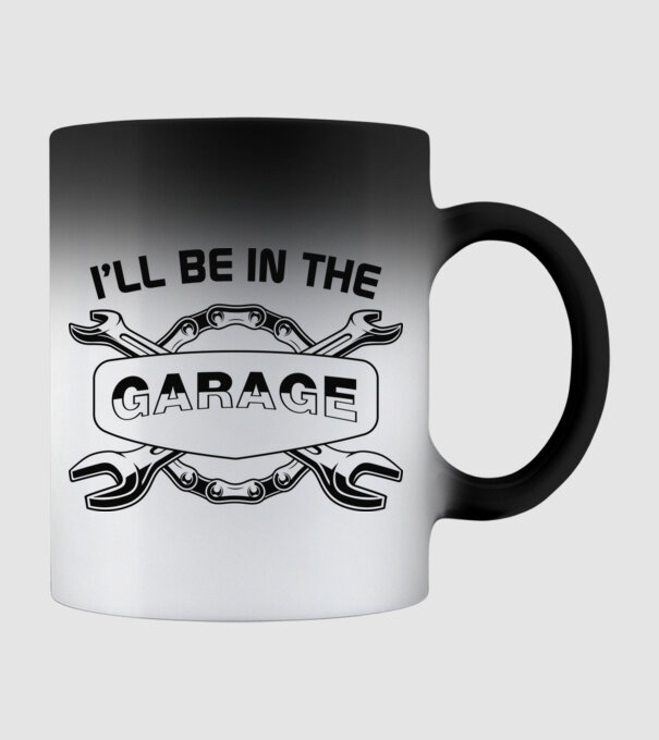 I'll be in the garage - A garázsban leszek minta fekete pólón