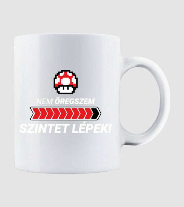 Nem öregszem, szintet lépek! minta fehér pólón